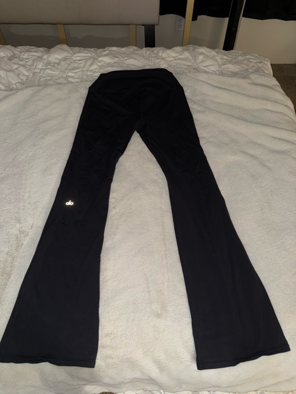Alo High-Rise Flare Leggings in Black - Picture 4 of 5